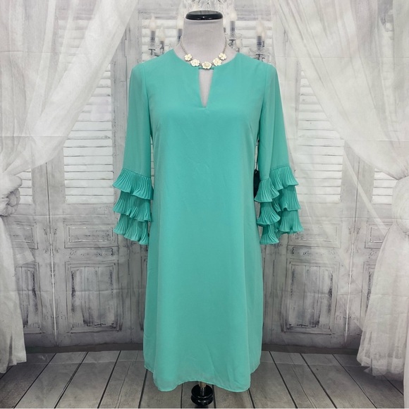 NEW Vince Camuto Size 4 Green Keyhole Neck Shift Dress  3/4 Tiered Ruffle Sleeve - Picture 1 of 11